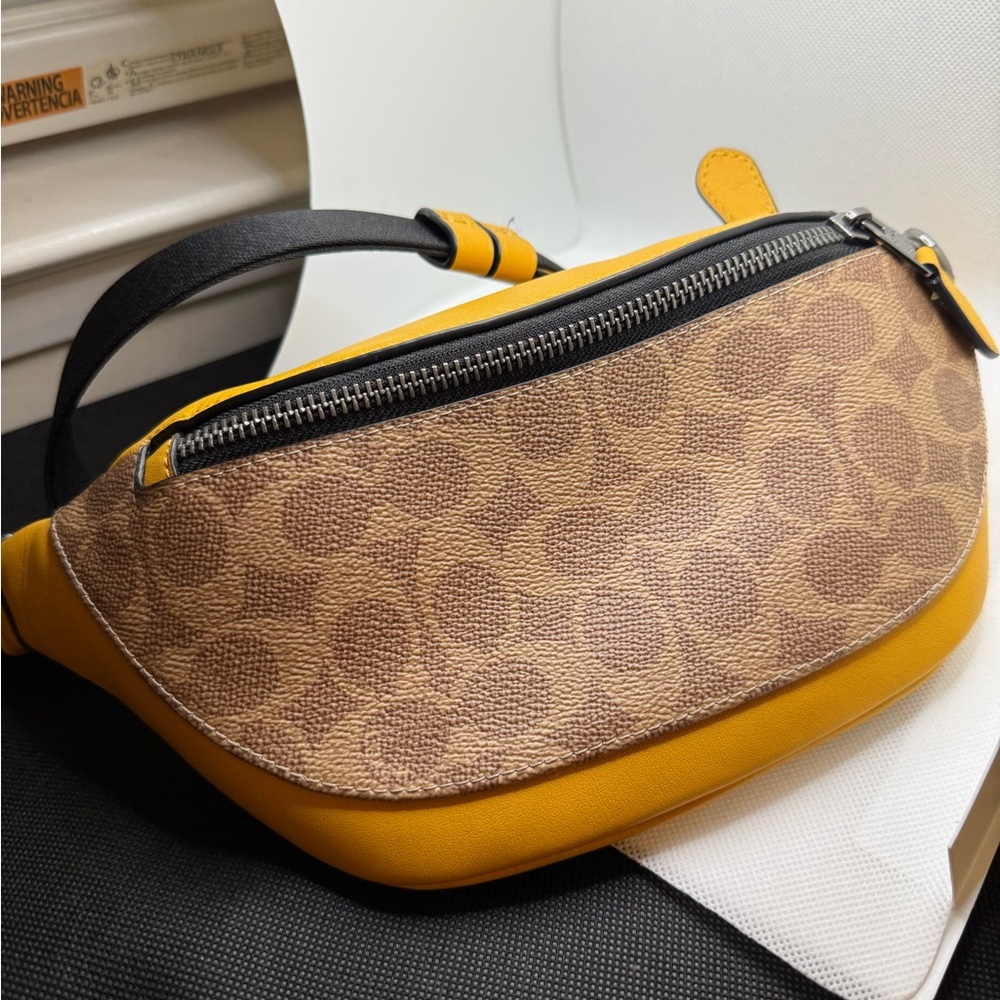 Coach WARREN MINI BELT BAG IN COLORBLOCK SIGNATURE CANVAS - Picture 3 of 7